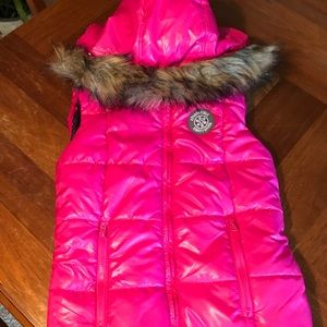 Puff vest with removable hood